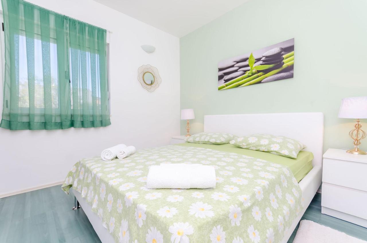 Apartments Zdenka Donji Okrug  Eksteriør billede